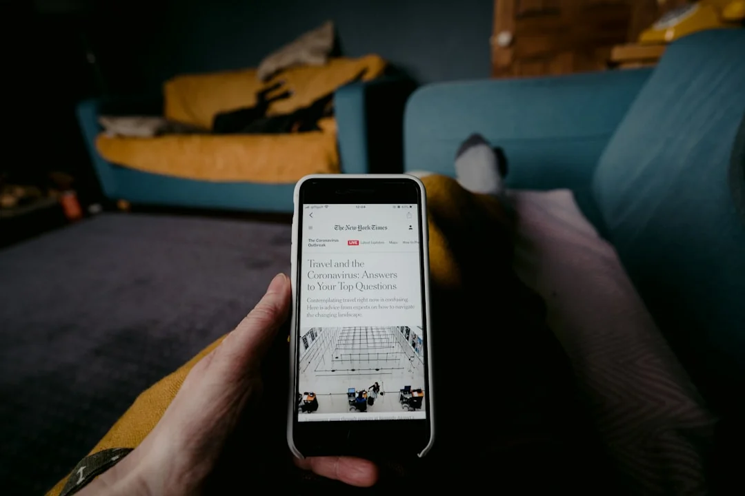 Ouvrez le planner avec Hashtag Campaign écrit à la main à côté du clavier. Idéal pour les thèmes liés aux réseaux sociaux et à la productivité.